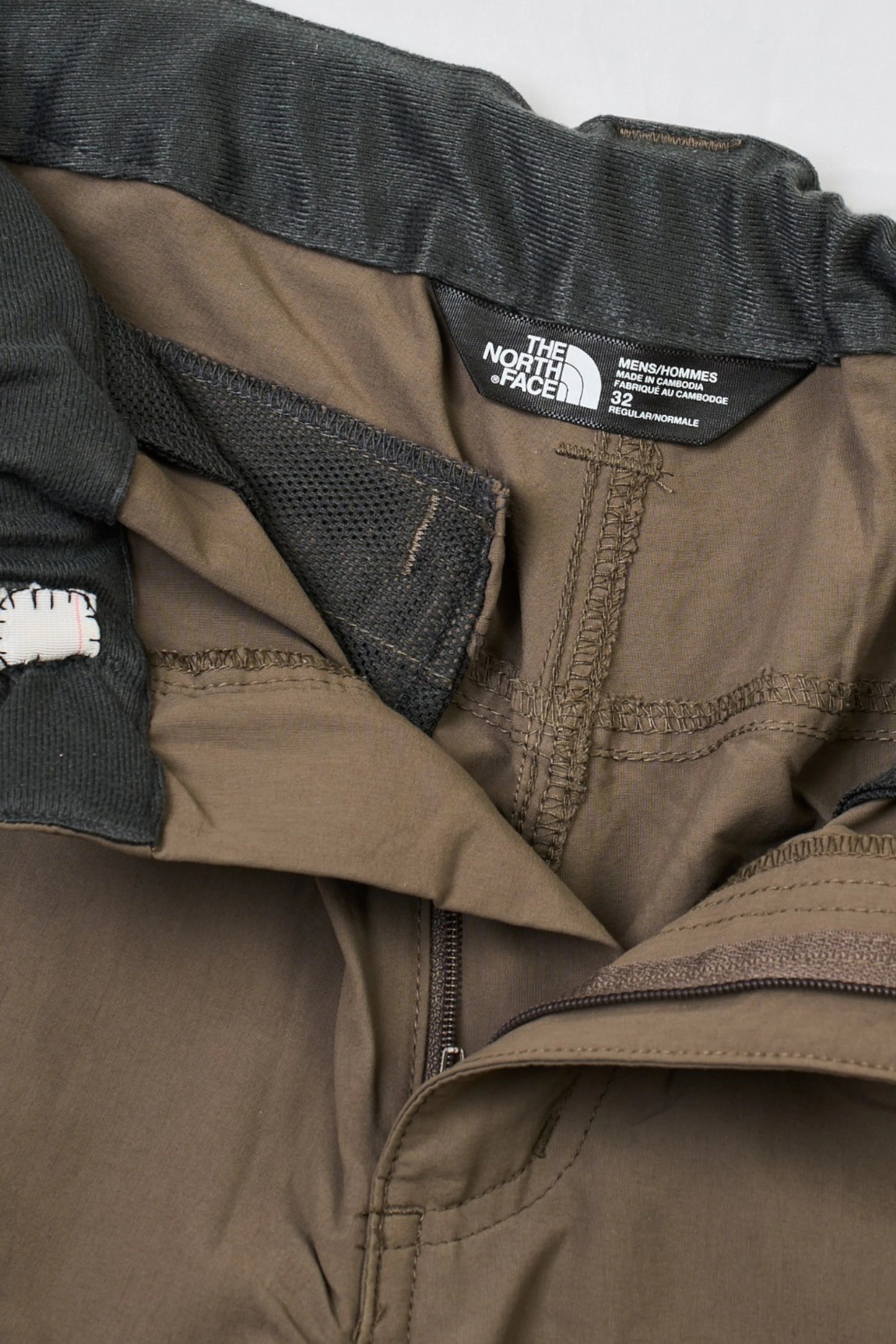 Etichetta interna The North Face taglia 32 e vita elasticizzata
