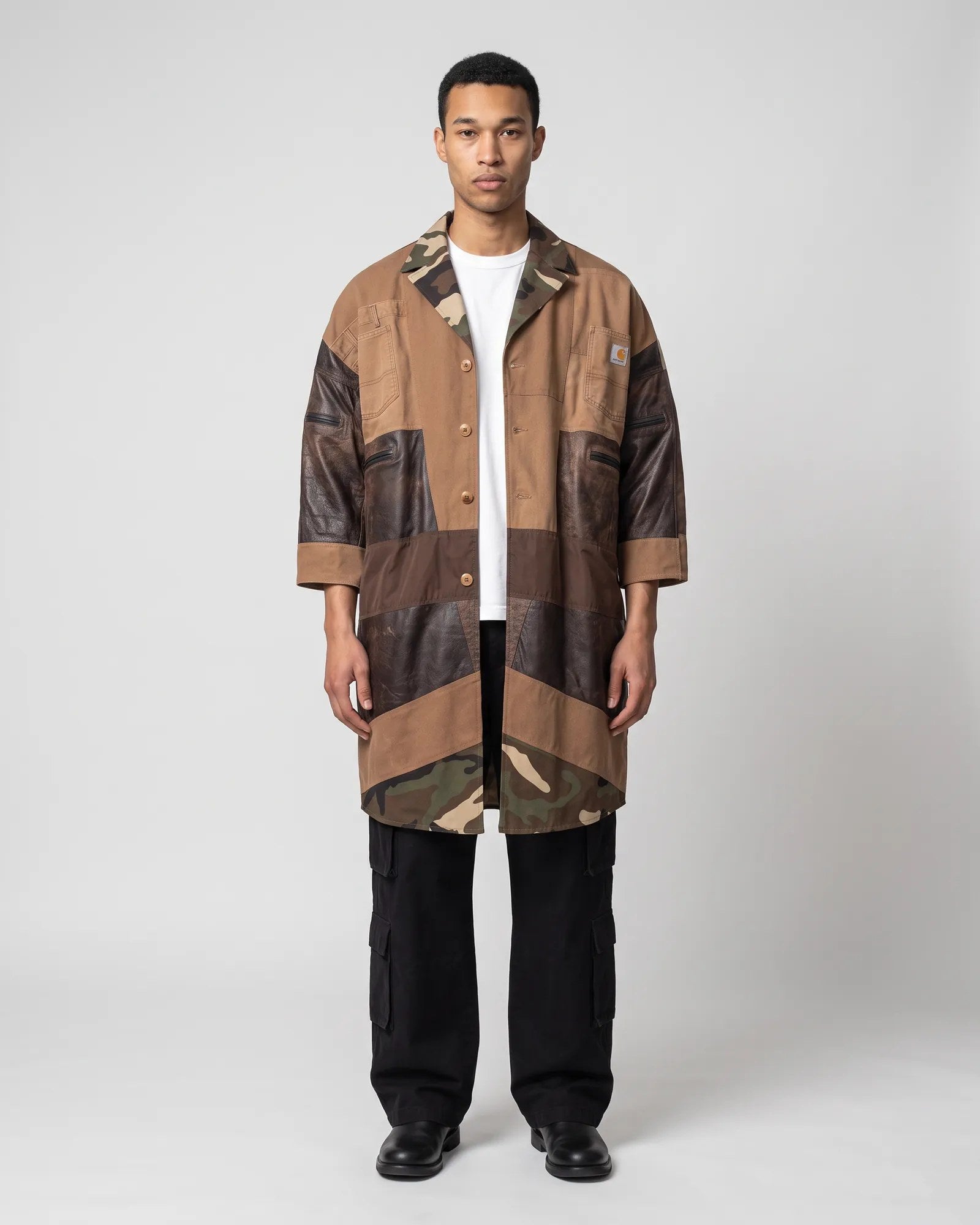 Trench upcycling Carhartt patchwork oversize indossato